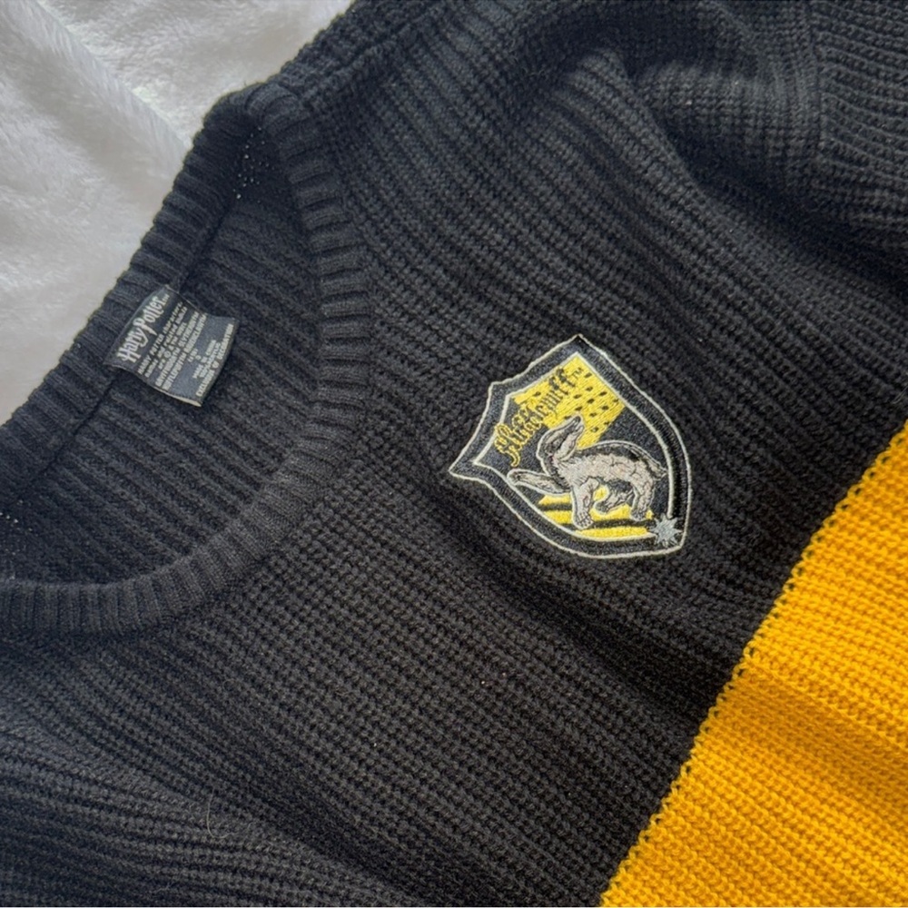 Harry Potter Hufflepuff Sweater XL Official Warner Bros Striped Knit House Crest - Picture 3 of 8